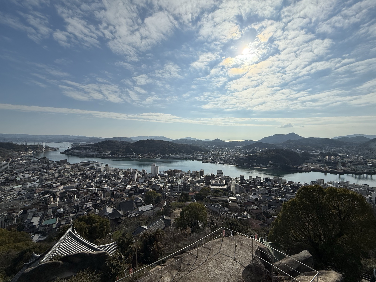 千光寺公園からの眺め。尾道水道と向島が一望できます