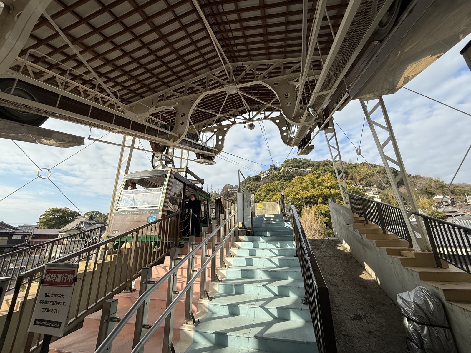 千光寺山ロープウェイ。山頂まで3分ほど